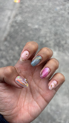 Raindom Nails