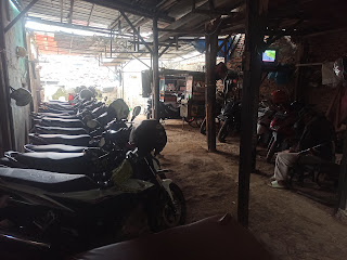 RAY Parkir Motor Dekat Gandaria City