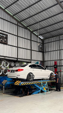 RHD GARAGE