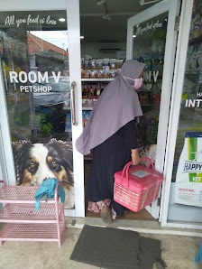 Room V Petshop & Clinic Pondok Kopi