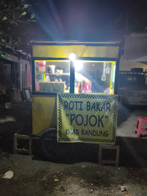 ROTI BAKAR POJOK NOGOTIRTO