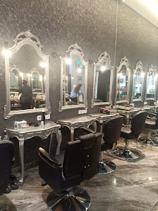 Royal Beauty Salon by Yati