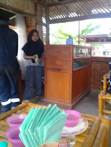 Rumah Makan Pondok Bambu