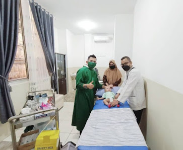 Rumah Sehat Loronika (Sunat/ khitan, Perawatan Luka, Check Up Kesehatan, Homecare, Fisioterapi, Akupuntur, Sewa Ambulance).