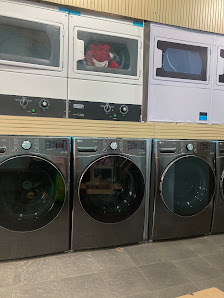 Safa Laundry Pisangan Baru (Koin Laundry & Kiloan)