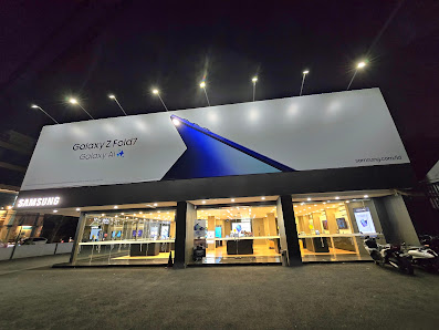 Samsung Experience Store - Radio Dalam