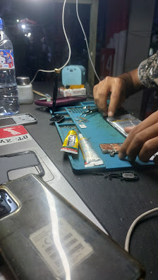 SERVICE HP CILILITAN STREET