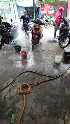 Steam Putri Kembar Cuci Motor