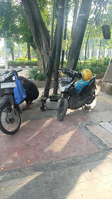 Tambal Ban sepeda motor pakde