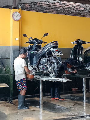 Tempat cuci motor