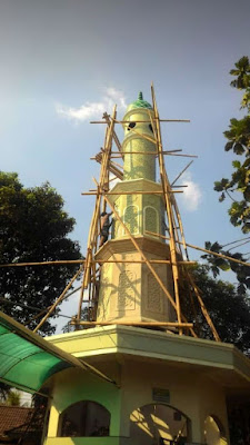 Tukang bangunan bang yon