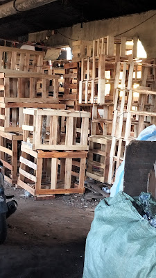 UD.SINAR BARU Jasa packing dan pembuatan peti kayu,peti mesin alat-alat berat,peti triplek,pallet kayu,pallet plastik dll.