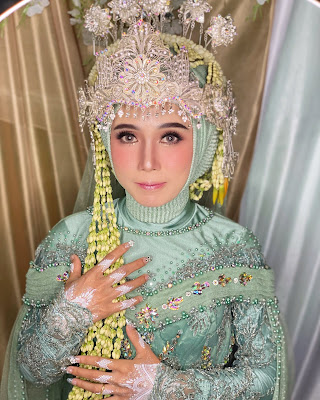 Vivian makeup