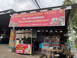 Warung ayam geprek, Bu Siti rohanah