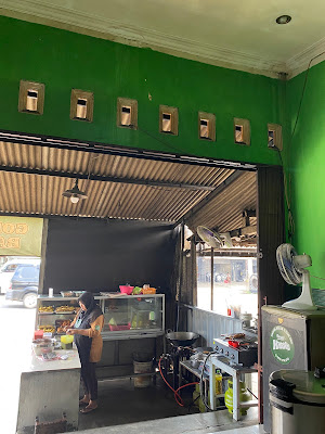 Warung makan dan Nasi Box Penyet Marko