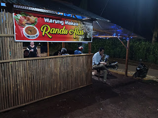Warung makan randu alas