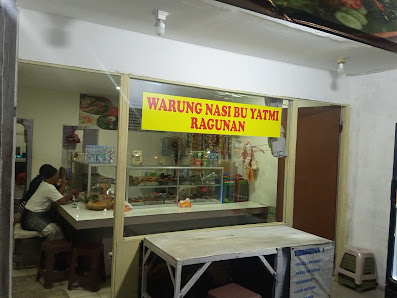 Warung Nasi Bu Yatmi Ragunan