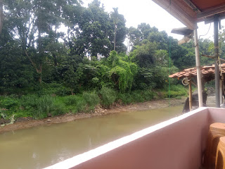 "Warung Teh Iyah Sejak 2004"