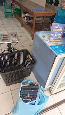 WHIZ Laundry Meruya