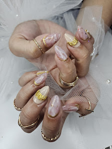 Xiaoling Nail Art and Make Up