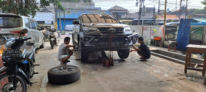 Yayan mega ban