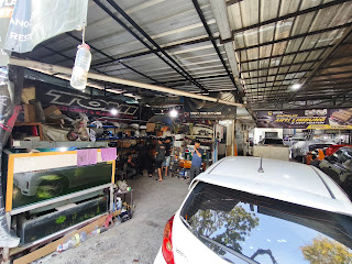 Yoong Motor Jakarta ( Pusat Perlampuan Otomotif )